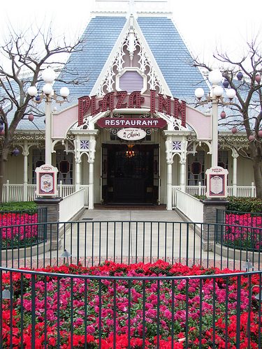 Plaza Inn Restaurant (Disneyland) | A Complete Guide | DisneyNews