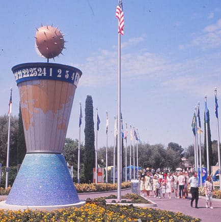 Clock of the World – Extinct Disneyland Attractions