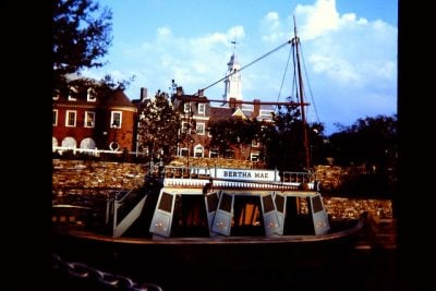 Mike Fink Keel Boats - Extinct Disney World