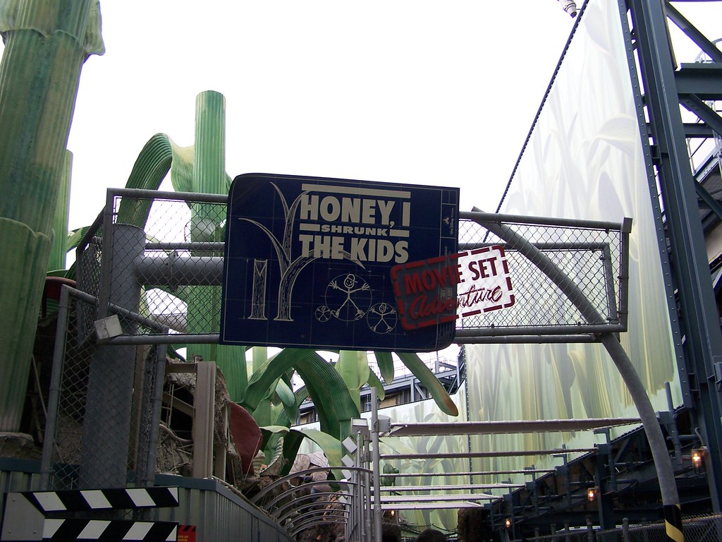 Honey I Shrunk the Kids Movie Set Adventure Extinct Disney World