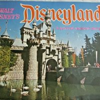 Vintage 1971 Disneyland Souvenir Booklet