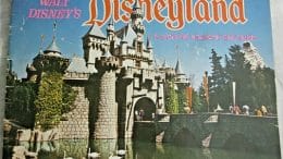 Vintage 1971 Disneyland Souvenir Booklet