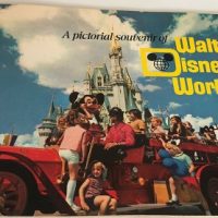 Vintage 1971 Walt Disney World Souvenir Booklet