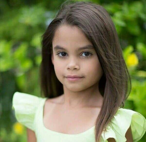 Daphne Diaz (Stuck in the Middle) Disney Character Guide
