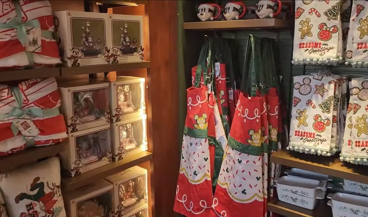 Ye Olde Christmas Shoppe magic kingdom