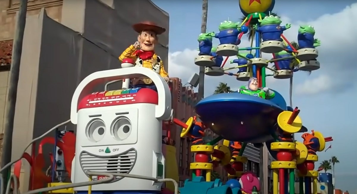 Pixar Pals Countdown To Fun! parade - Extinct Disney World