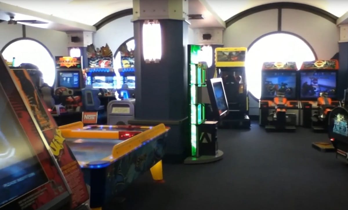 Tomorrowland Light & Power Co Arcade - Extinct Disney World