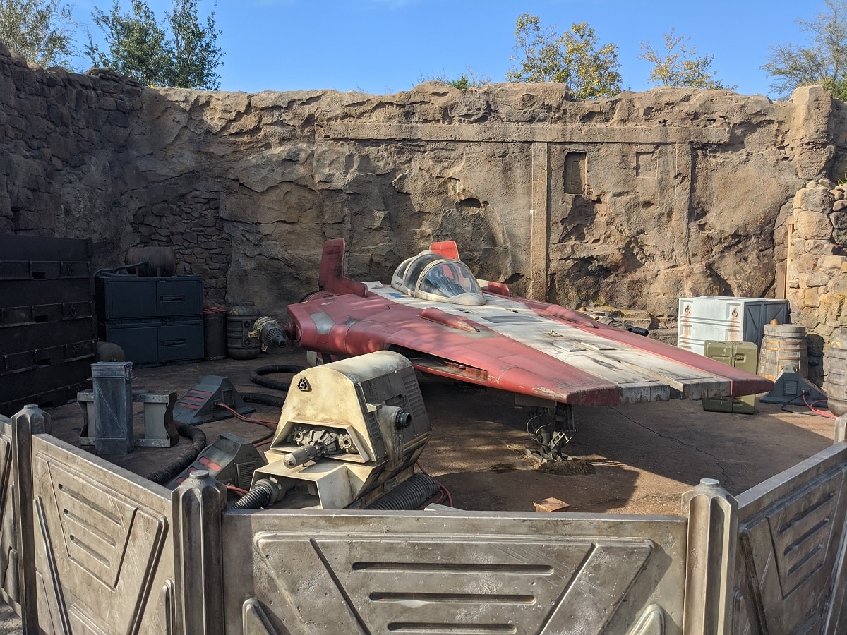 Star Wars Galaxy's Edge Attractions, Rides, Restaurants and Shops